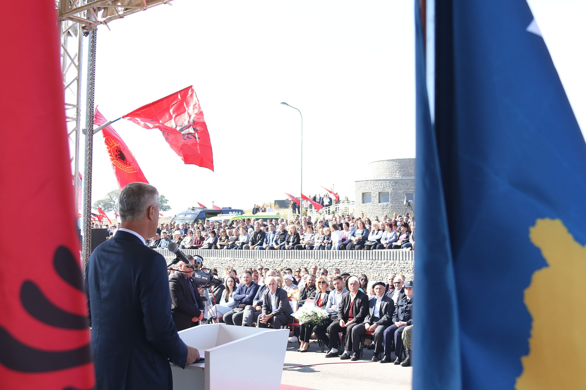 Presidenti Thaçi ndanë urdhrin “Hero i Kosovës” 