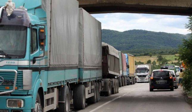 Deficit tregtar i Kosovës regjistron ulje për 30 për qind