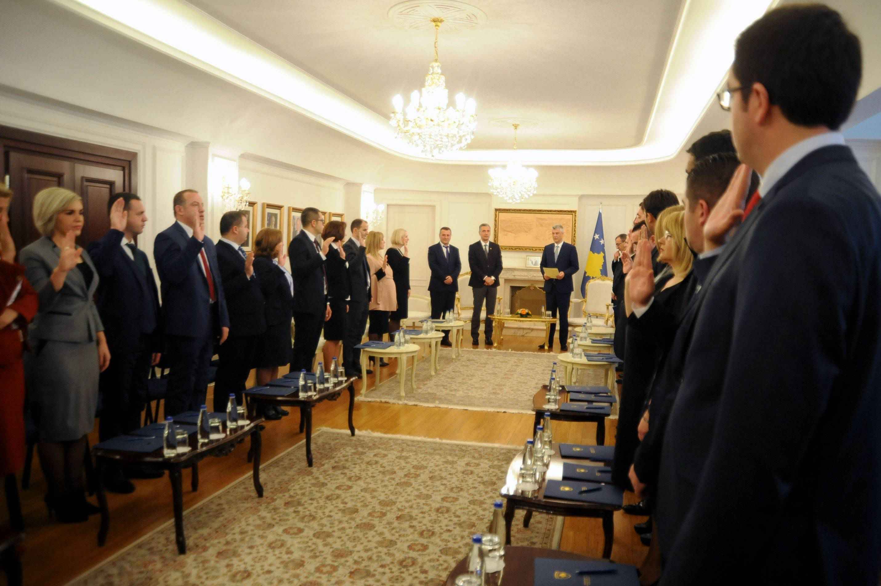 Prokurorët e shtetit japin betimin para Presidentit Thaçi
