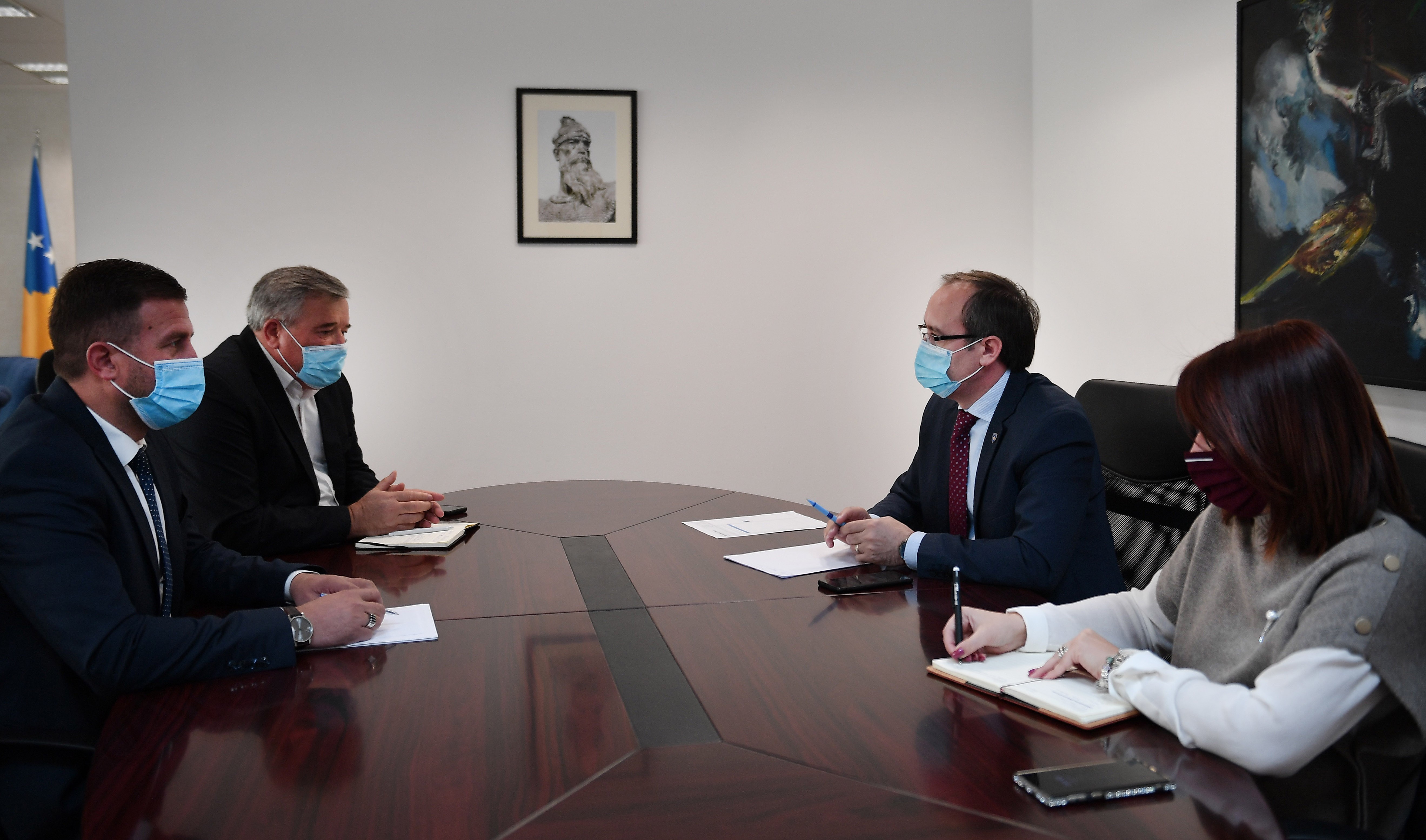 Kryeministri Hoti kërkoi nga Bosnja heqjen e vizave dhe hapjen e Zyrave Ndërlidhëse