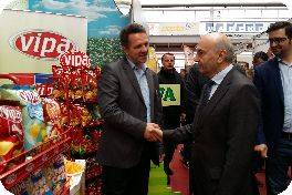 Kryeministri Mustafa viziton fabrikën e prodhimit të Vipa Chips