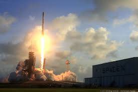 SpaceX lëshon me sukses në hapërisë një satelit sekret përgjimi 