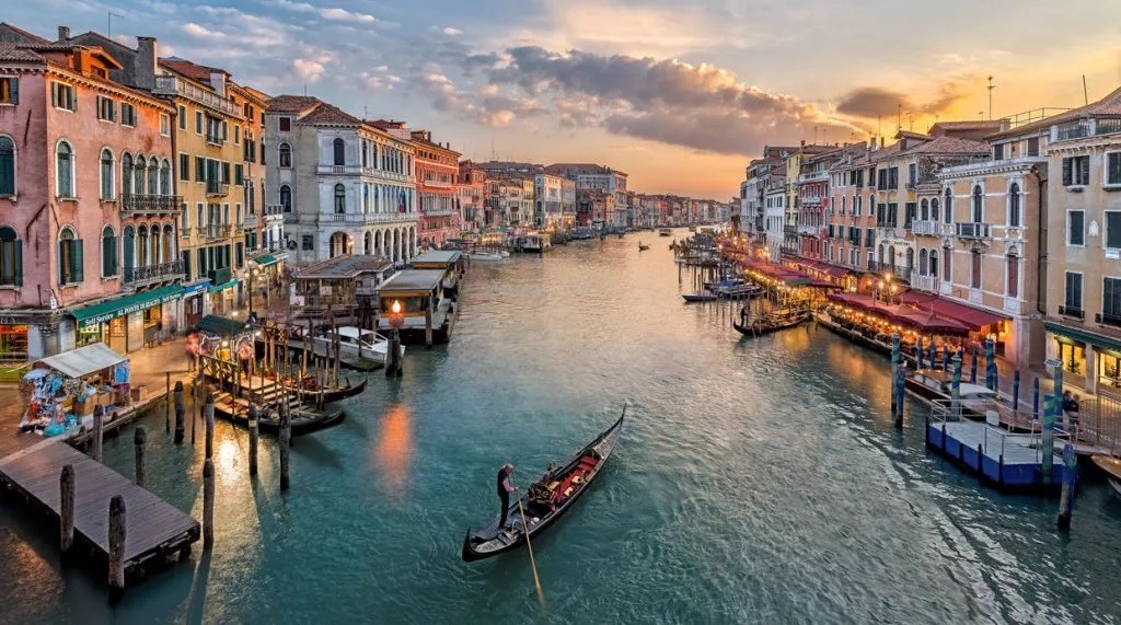 Nga viti 2023 Venecia do të vendosë tarifë të hyrjes në qytet për turistët