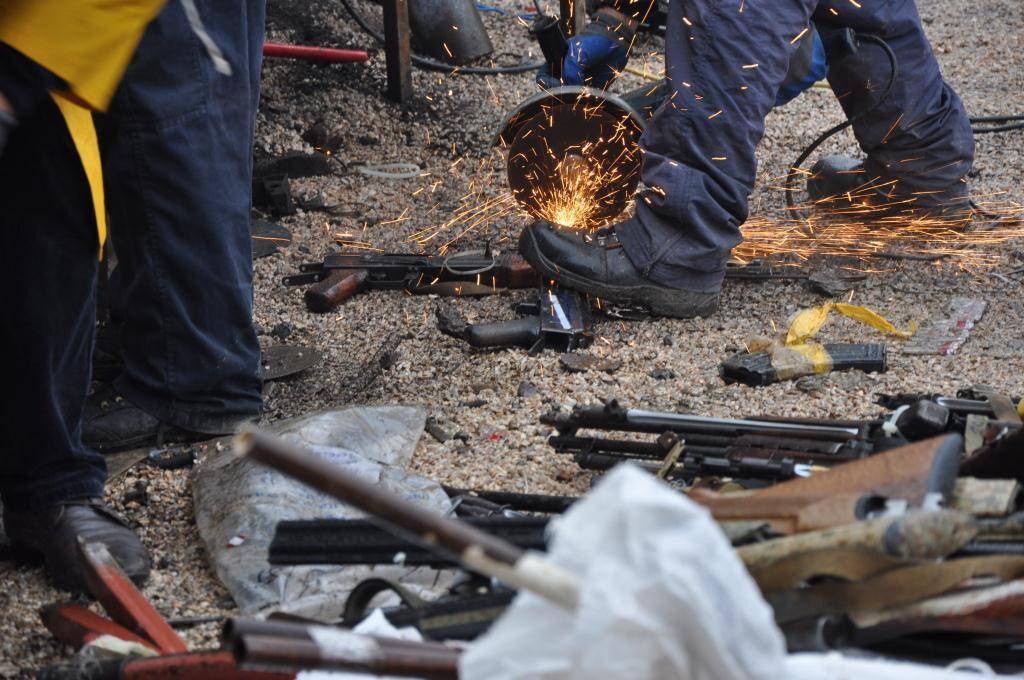 Policia e Kosovës shkatërroi edhe 2246 armë të vogla dhe të lehta