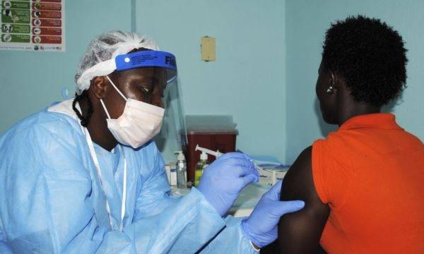 Fillon prova e vaksinës për Ebolen 