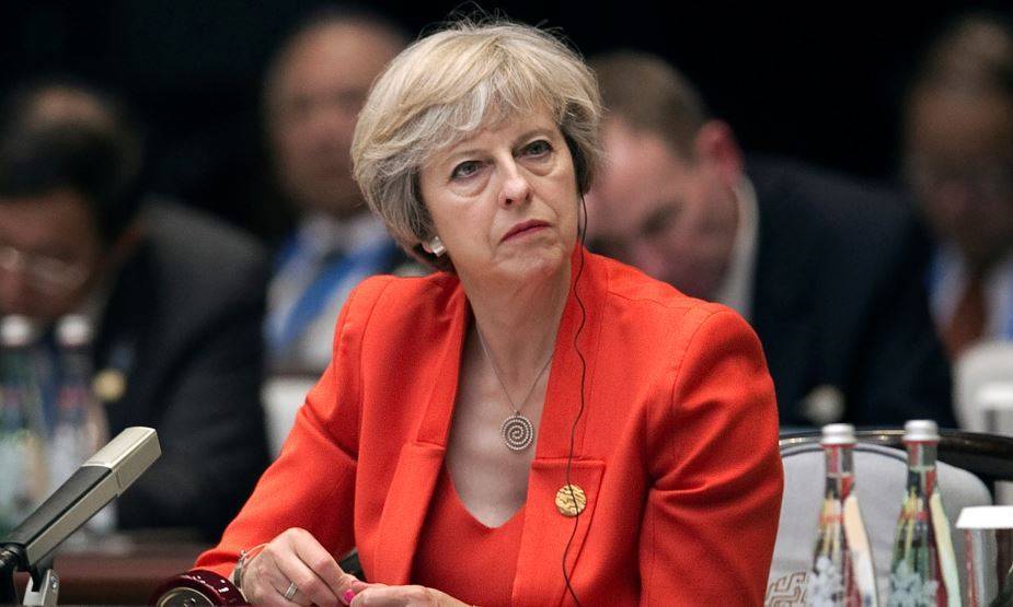 Theresa May premton 27 miliardë dollarë shtesë për sistemin shëndetësor  