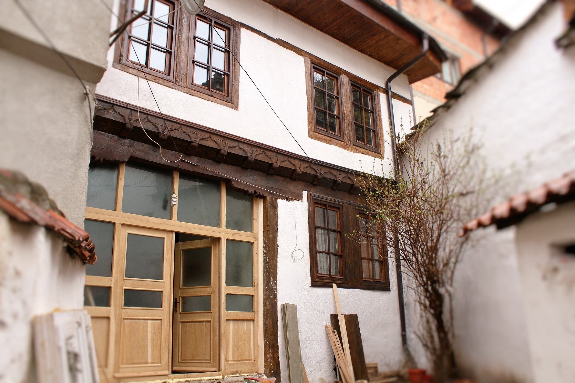 Restaurohet shtëpia e familjes Kolshi dhe Skenderi në Prizren