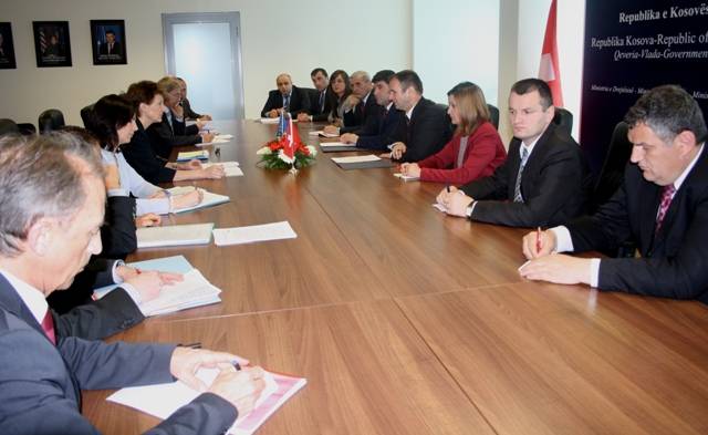 Vlerësohet bashkëpunimi në mes të Kosovës dhe Zvicrës