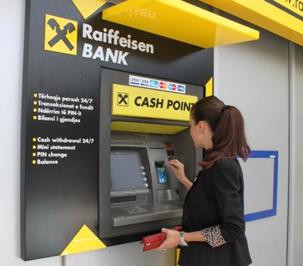 Profiti i Raiffeisen Bank International arrin në 701 milionë euro 