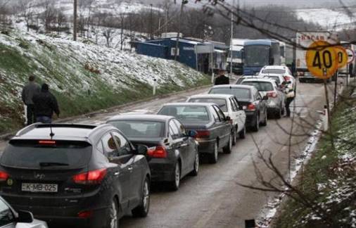 Pritje të gjata në pikëkalimet kufitare Kosovë Serbi