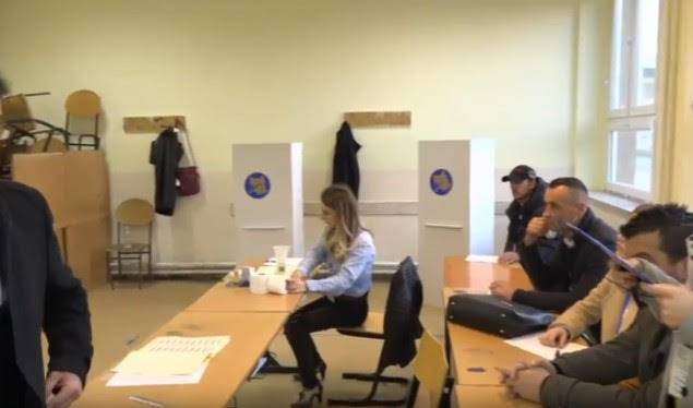 Përmirësohet qasja e personave të verbër në procesin zgjedhor