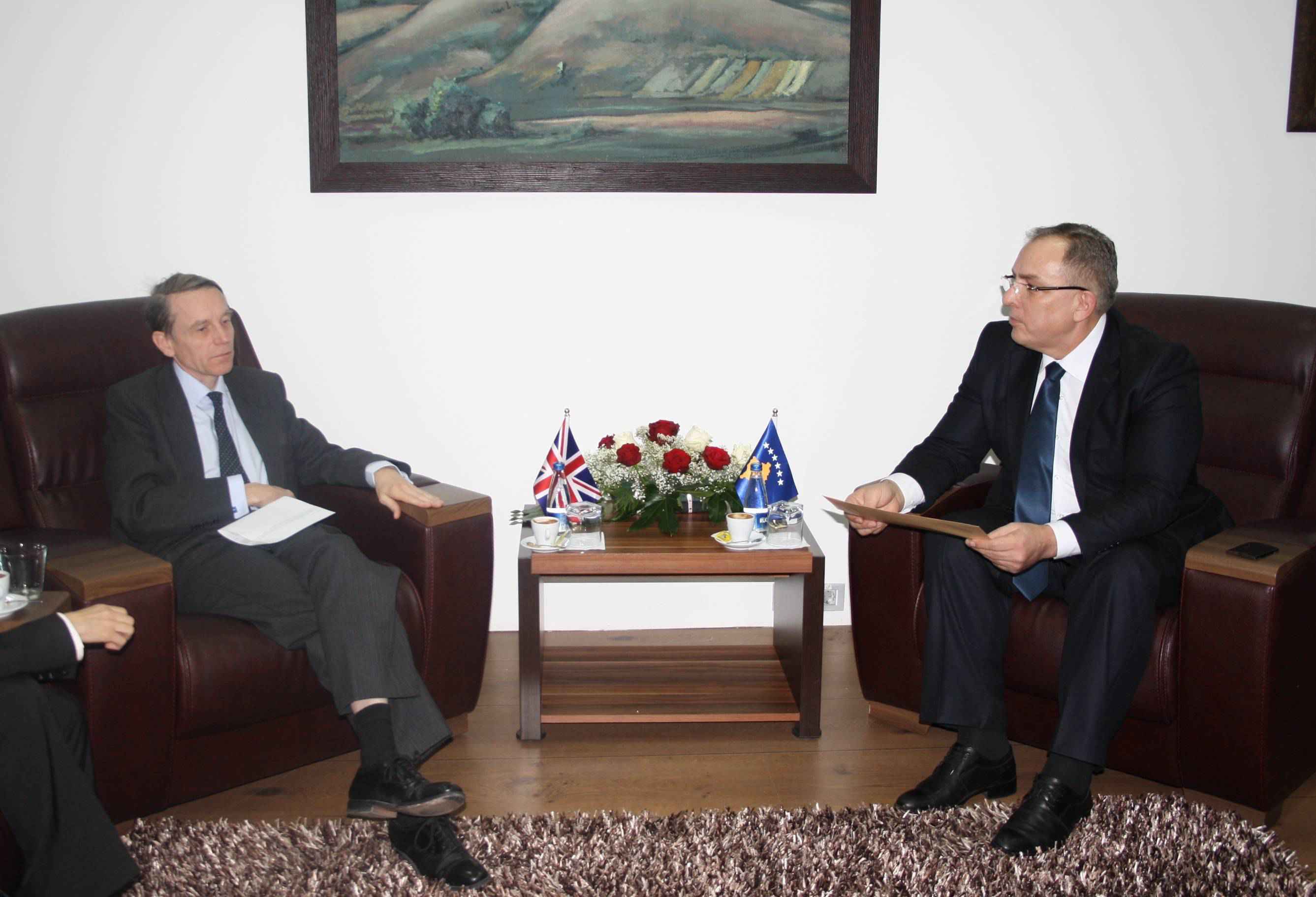 Clif ripërsëriti interesimin e Britanisë për të ndihmuar Kosovën