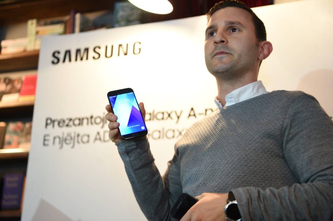 Samsung prezantoi Serinë e re të telefonave Galaxy A në Prishtinë