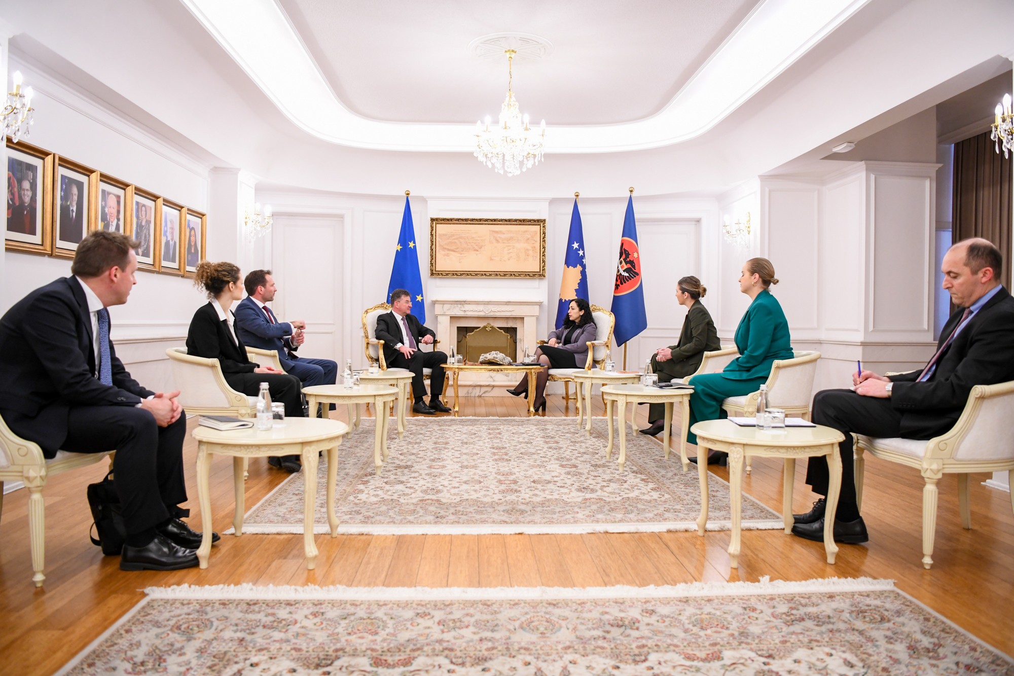 Presidentja Osmani priti në takim Përfaqësuesin Special të BE-së, Miroslav Lajčák