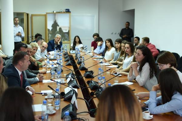 Nxënësit takohen  me Deputetët e Kuvendit të Kosovës