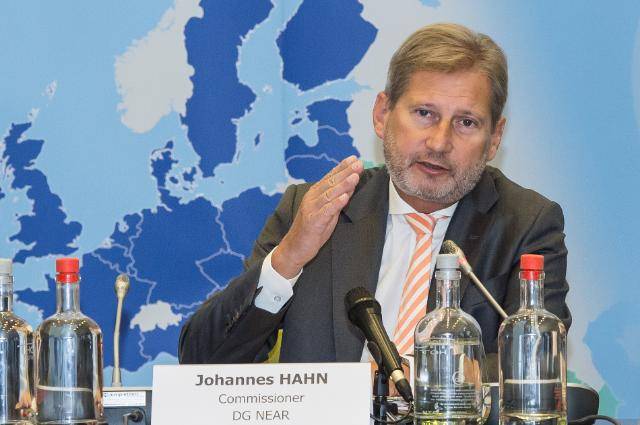 Hahn: Austria nuk ka ndryshuar qëndrim ndaj Kosovës