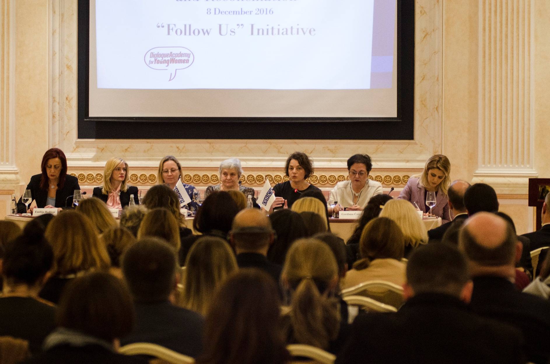 Mbahet konferenca 'Gratë për dialogun ndërmjet Kosovës dhe Serbisë'