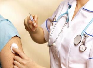 Vaksinat parandalojnë ‘COVID afatgjatë’