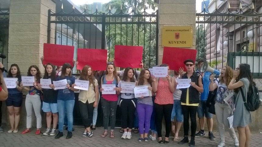 Reagim ndaj arrestimeve të studentëve aktivistë në Tiranë