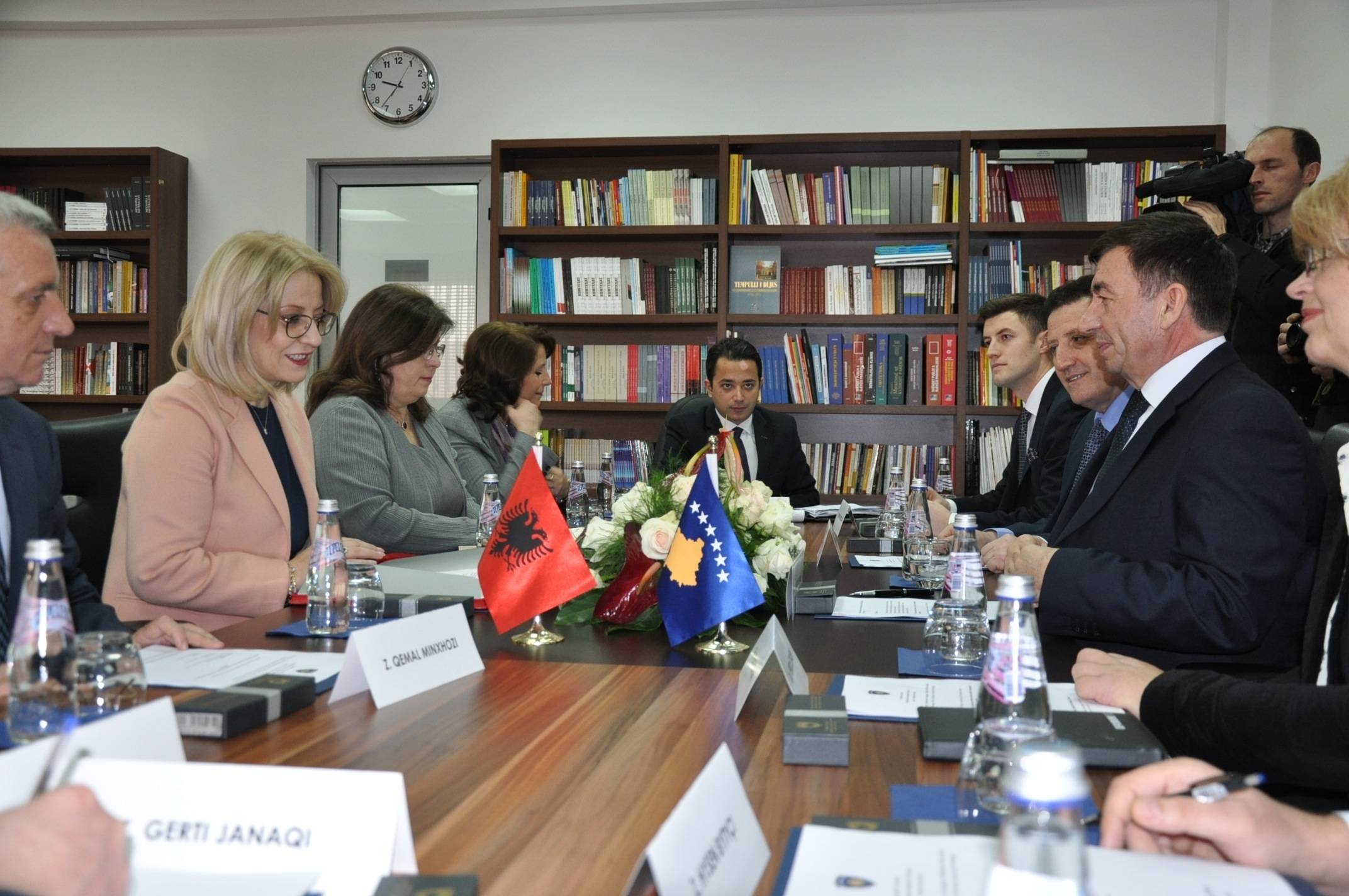 Shqipëria e Kosova pajtohen për ndërtimin e arsimit kombëtar