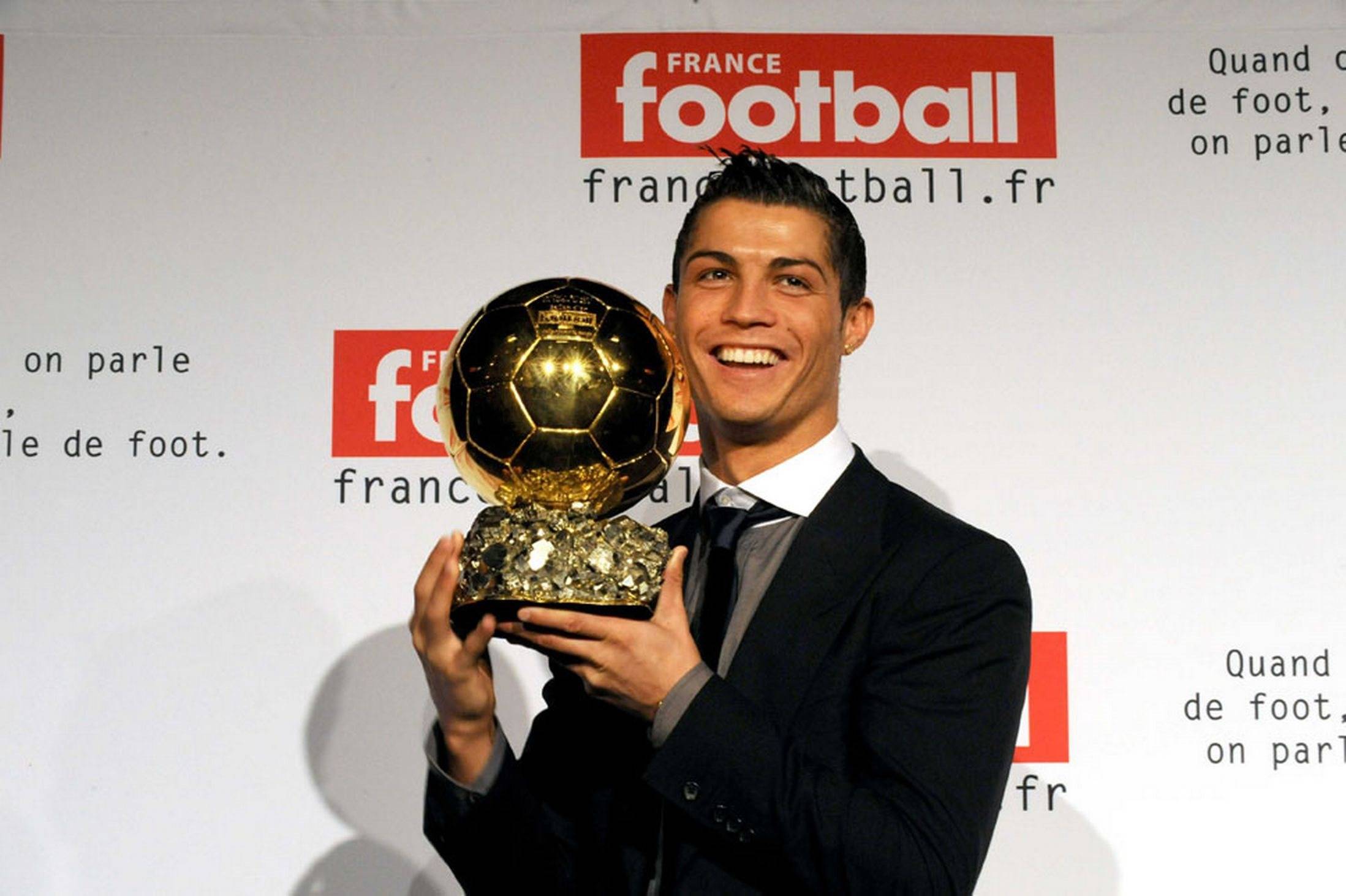 Cristiano Ronaldo përsëri e fitoi Topin e Artë