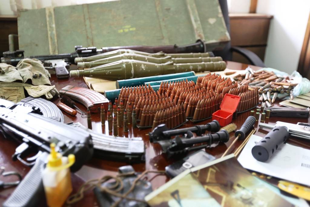 Policia sekuestron armë dhe municion në Prizren