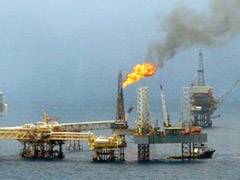  Çmimi i naftës bie mbi 5 për qind 