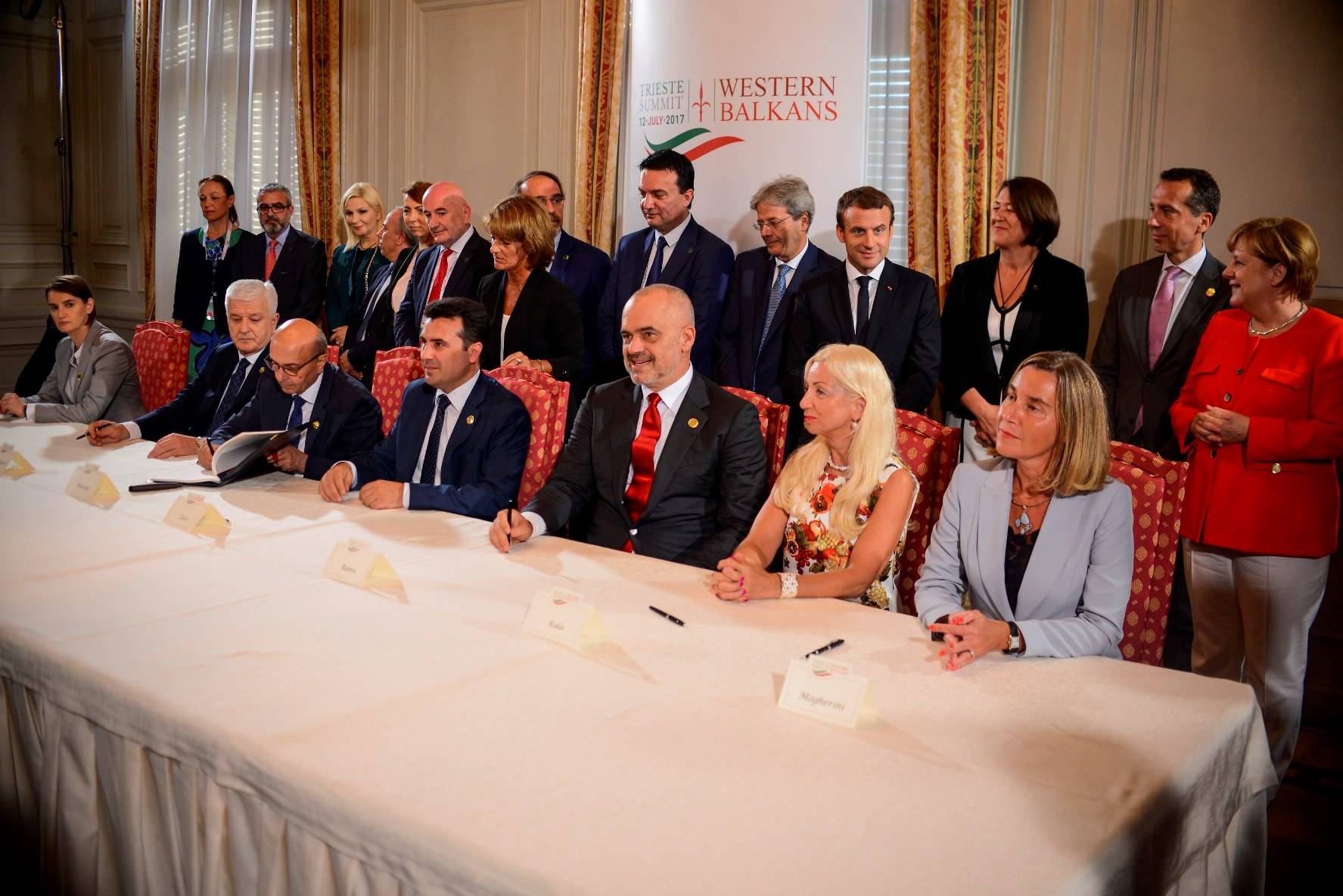 Kryeministri Mustafa mori pjesë në takimin qendror të Samitit të Triestes