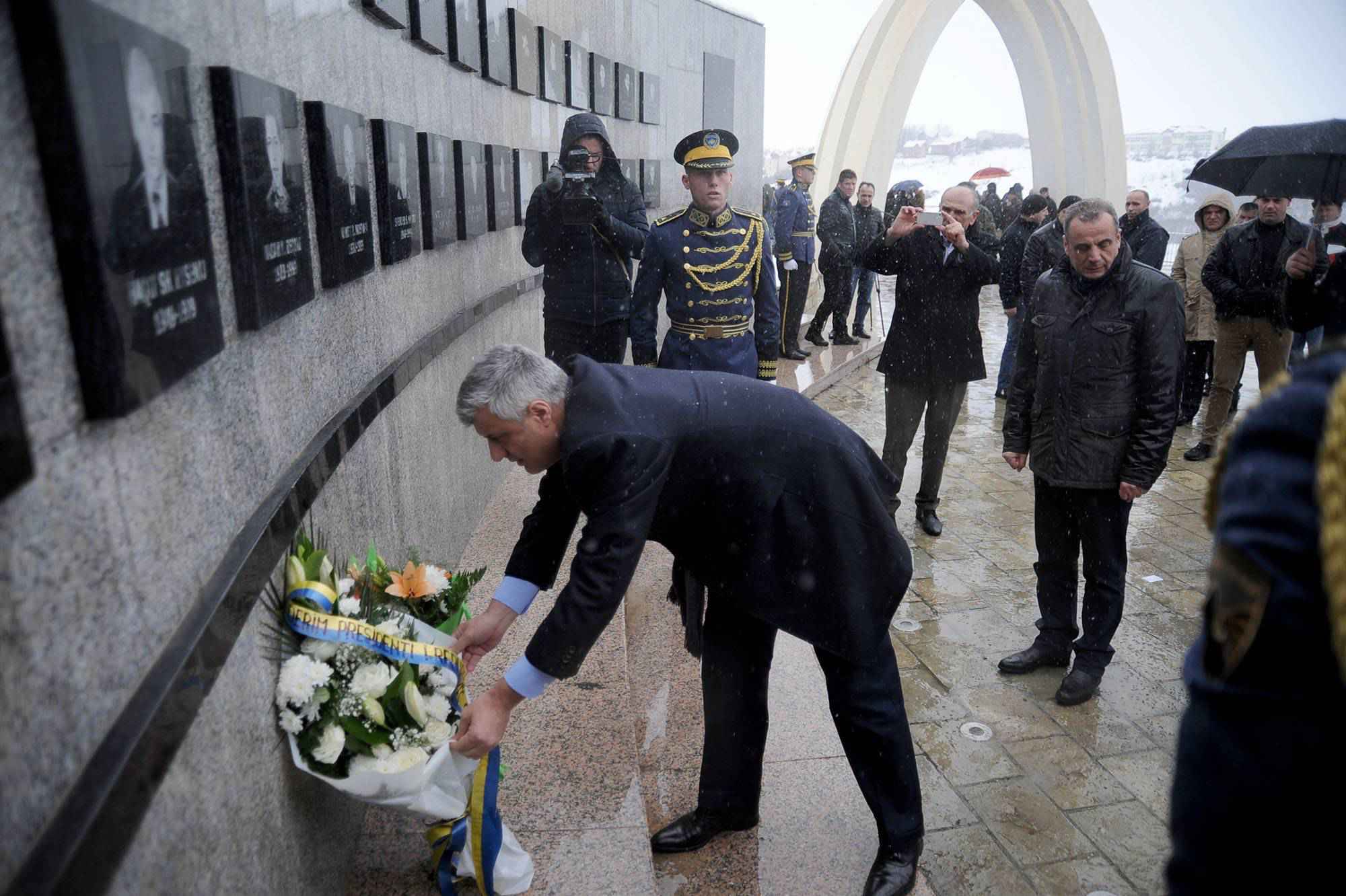 Shtatorja e ish-ambasadorit Walker, simbol i pavarësisë së Kosovës