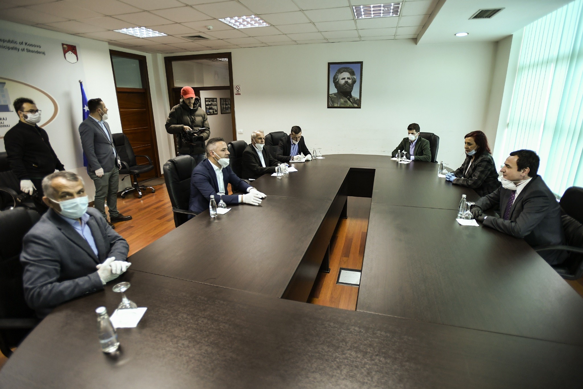 Kryeministri në detyrë Kurti vizitoi sot Komunat e Drenasit dhe Skënderajt