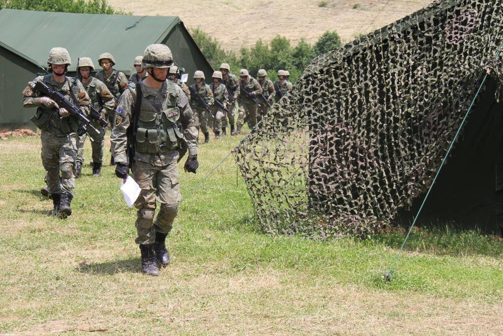 Kadetët e FSK-së demonstrojnë aftësitë për operacione luftarake