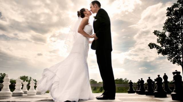 Mosha mesatare kur martohen kosovarët është 30 vjeç