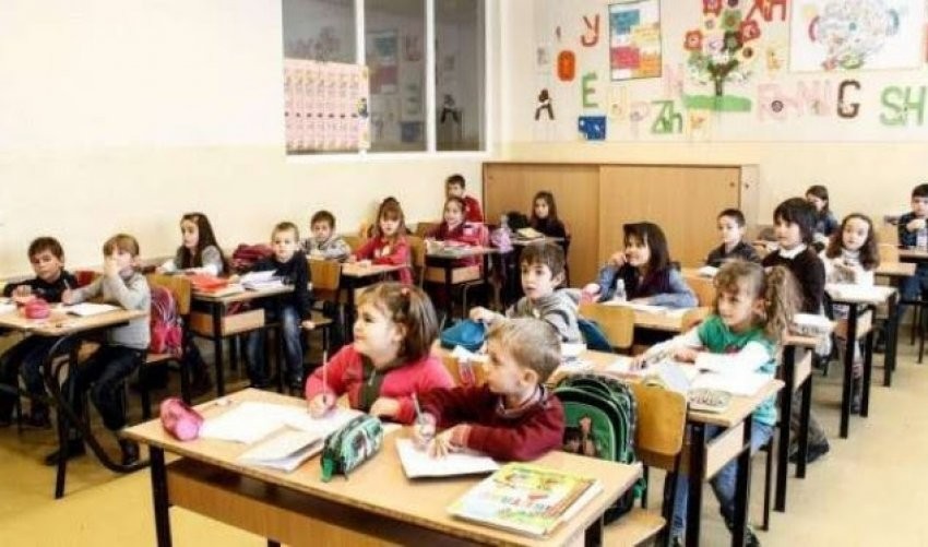 Ora e parë e mësimit i kushtohet pavarësisë së Kosovës