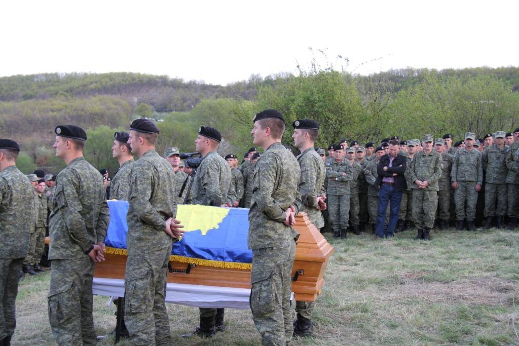 Me nderime varros oficeri i FSK-së  Kapiten Sherif Voca