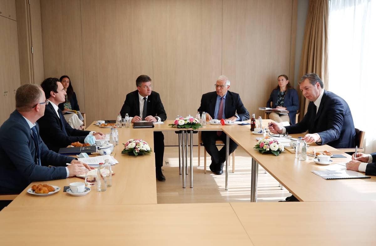 Kryeministri Kurti takohet sot me presidentin e Serbisë, Aleksandër Vuçiç