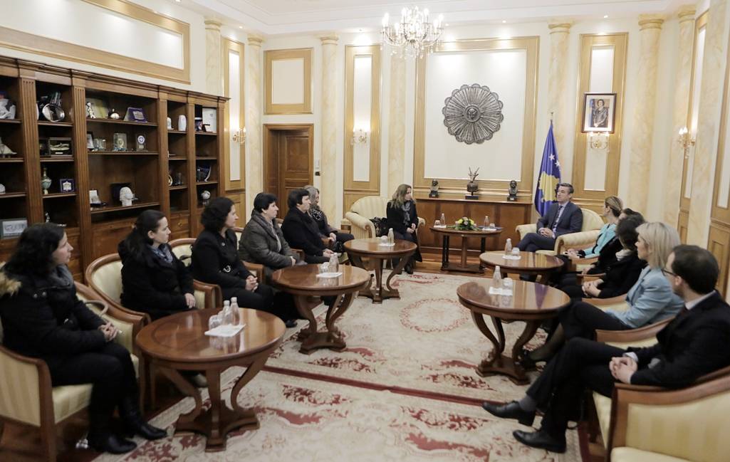Kryetari Veseli takoi gratë e Krushës së Vogël