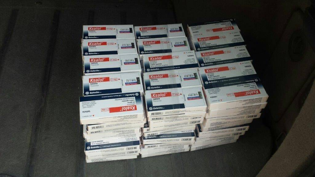 Kapen mbi 3000 euro medikamente në bagazhin e automjetit