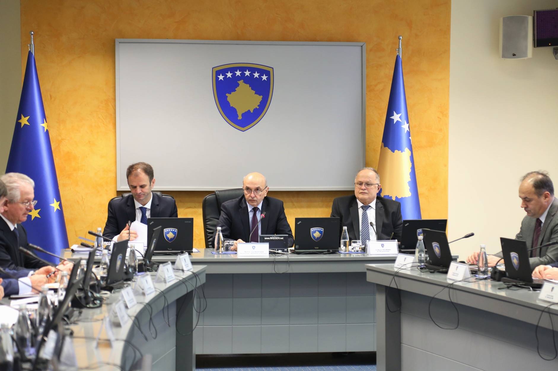 Qeveri e Kosovës kërkon nga Serbia të heq dorë nga gjuha kërcënuese