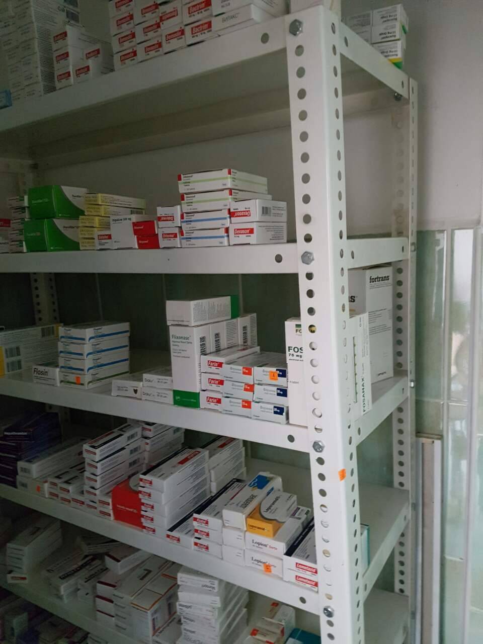 Kapen medikamente në lokalet e auto shkollës në Ferizaj   