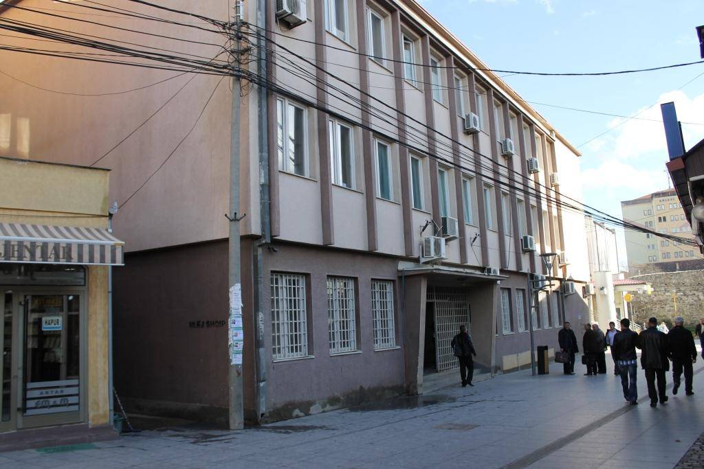 Një muaj paraburgim për sulmuesin e policisë