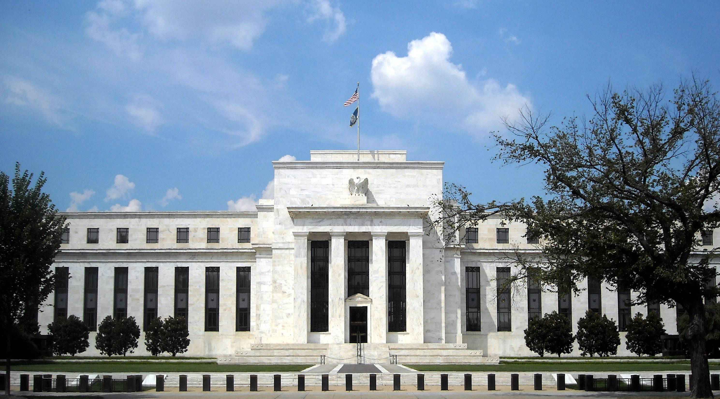 Fed ruan të pandryshuara normat e interesit