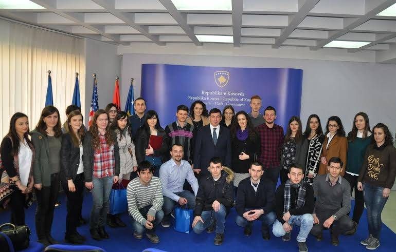 Bajrami priti studentët e dalluar të Universitetit “Hasan Prishtina”