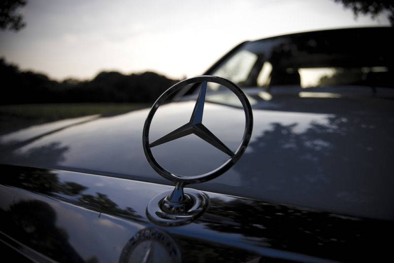 Daimler tërheq tre milionë makina 