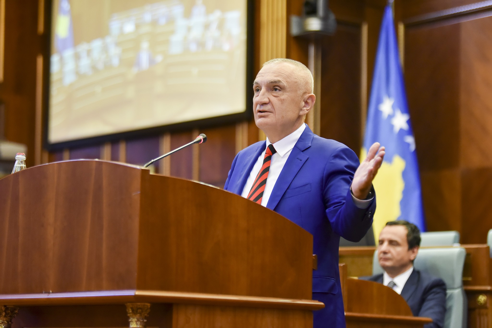 Kuvendi me seancë të veçantë për nder të presidentit të Shqipërisë