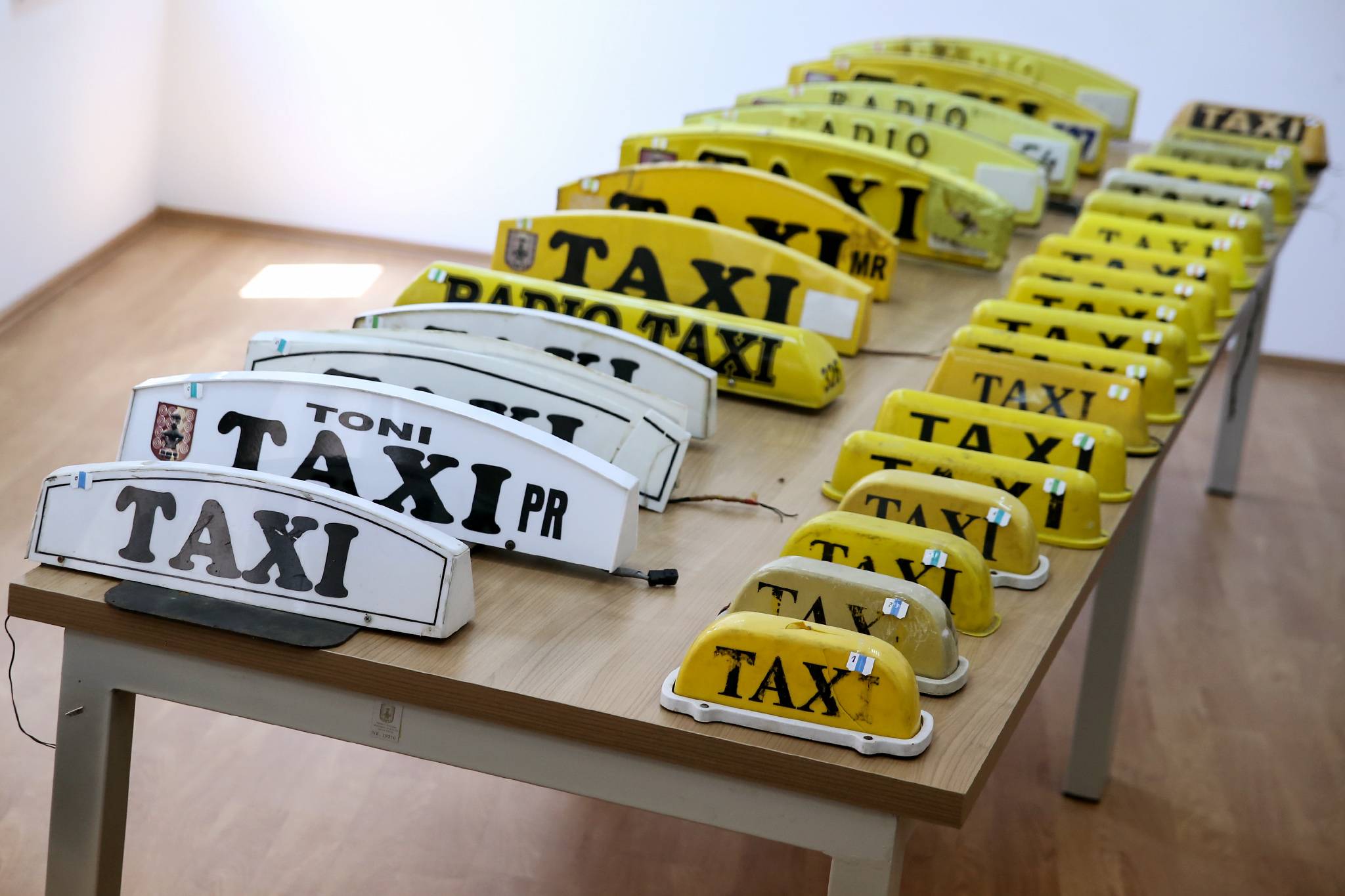 Komuna e Prishtinës nisin me gjoba dhe kofiskime për taksistët ilegalë