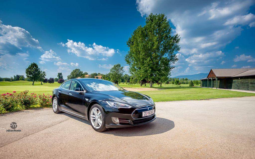 Tesla serish ul çmimin e makinës në SHBA 