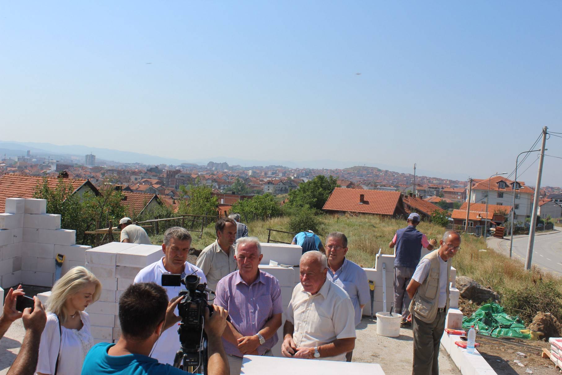 Donatorët filluan ndërtimin e shtëpisë për Lumnije Rulanin