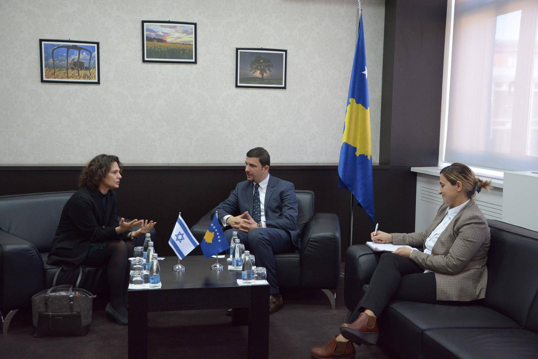 Ministri Krasniqi takoi ambasadoren e Izraelit, Alona Fisher-Kamm