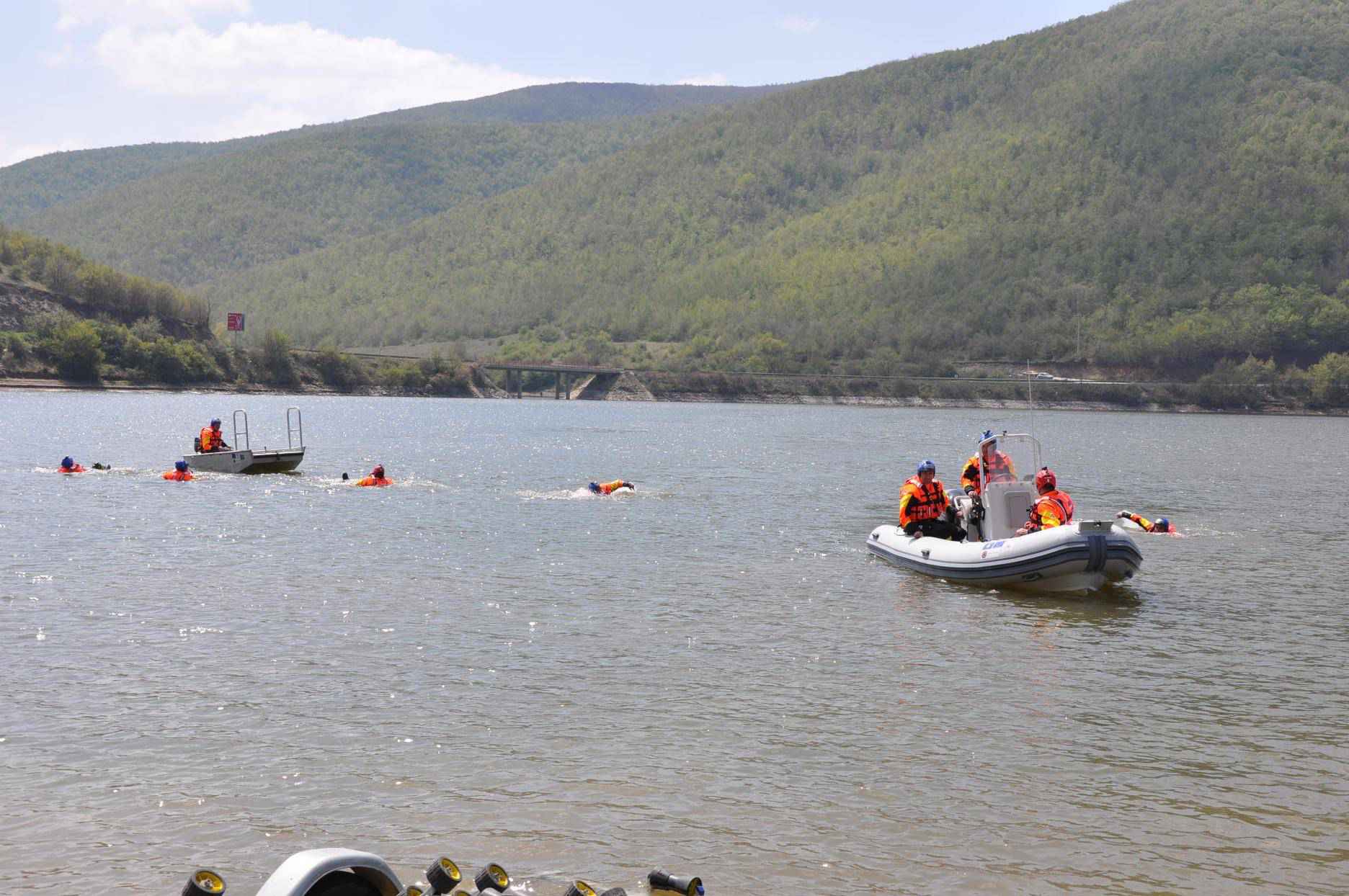 AME nis stërvitjen me njësitë për kërkim shpëtim me barka