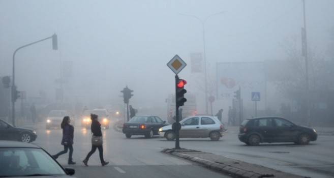 Ekspertët francezë prezatojnë politikat BE-së për ndotjen e ajrit në Prishtinë